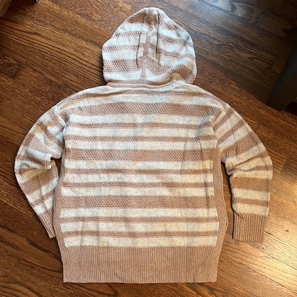 Perfect Spring Sweater. Vnk and hoodie. - Picture 2 of 3